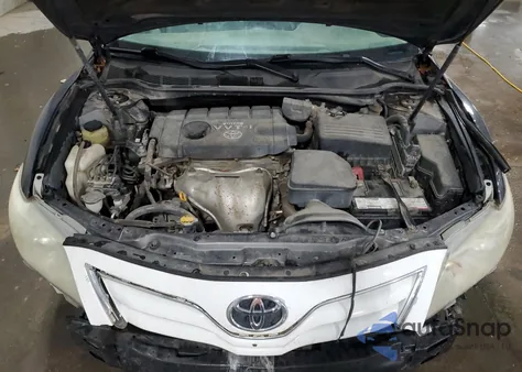 2010 Toyota Camry Base z USA, uszkodzony, nr VIN 4T4BF3EK6AR004150
